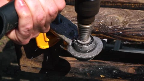 Drilling bearing seats with 스톡 동영상 334050993