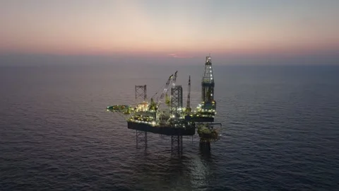 Drilling Mud Return Flow and Flow Sensor Paddle in the Rig Flowline Видео 347415187
