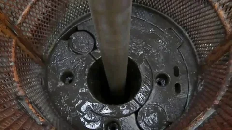 Drilling for oil Stock-Footage 98247850