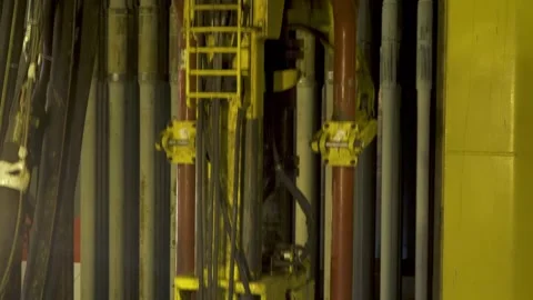 Drilling platform. Top drive lowers drill pipe down. Assembly and disassembly of Stock Footage 260473339