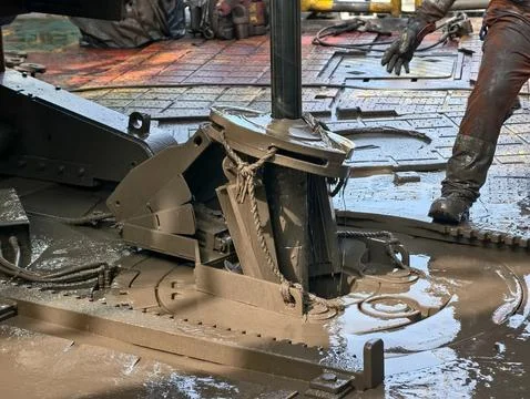 Drilling rig activity - Pull of of hole drill string with oil based mud Foto stock