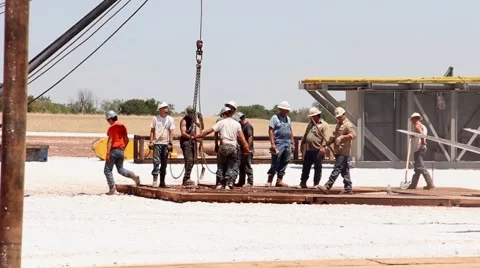 Drilling Rig Crew Setting up Rig 3 動画素材 42365833