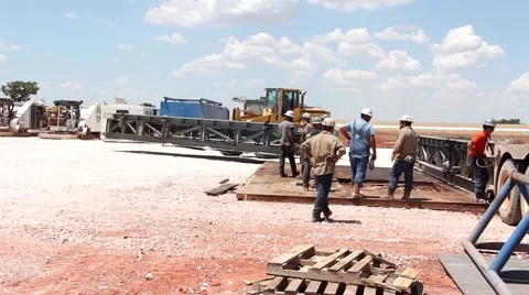 Drilling Rig Crew Setting up Rig 9 Stock-Footage 42366946