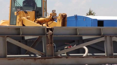 Drilling Rig Crew Setting up Rig 10 Stock-Footage 42367507