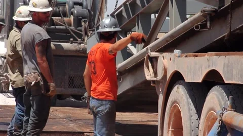 Drilling Rig Crew Setting up Rig 7 Stock-Footage 42367600