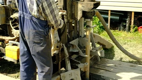 The drilling rig is drilling the ground Video stock 155203954