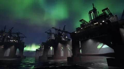 Drilling rig extracting petrol from deep sea reserves underneath aurora borealis Video stock 323145503