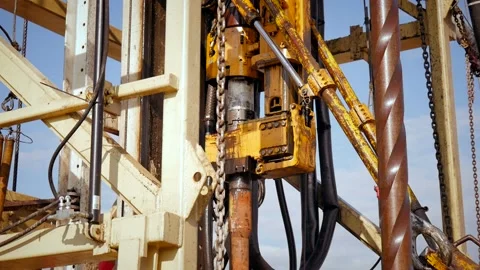 Drilling rig in operation, drilling a well, close-up, slow motion Video stock 142494496