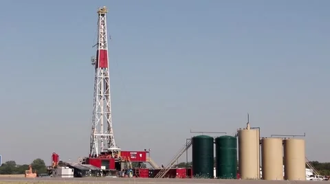Drilling rig with tanks Video stock 41372906