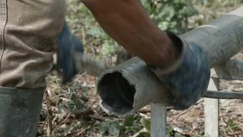 Drilling rig worker taking out geological rock core samples from drill pipe Video stock 123671668
