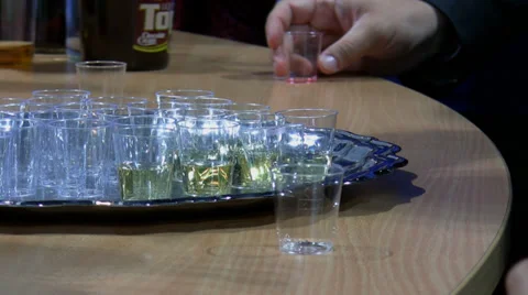 Drink presentation and sampling Stockbeeldmateriaal 30601005