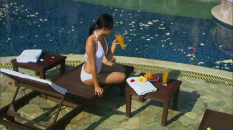 Drink at swimming pool Video stock 30476987