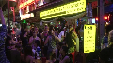 Drinking and Dancing on Khao San 動画素材 69874927