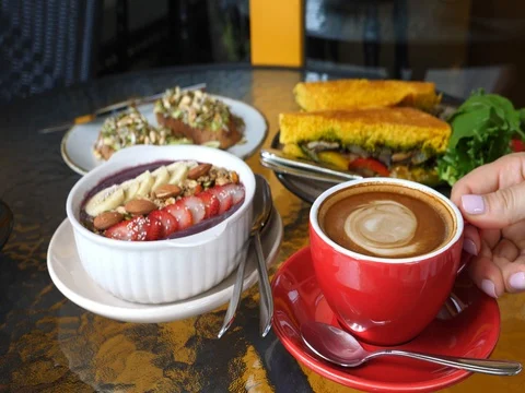 Drinking Coffee And Having Healthy Breakfast Видео 82188194