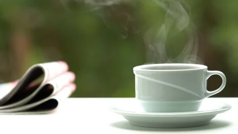 Drinking coffee or tea and reading newspaper. Vidéo 85974906