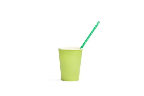 Drinking straw in a green paper drinking glass on a white background Foto stock