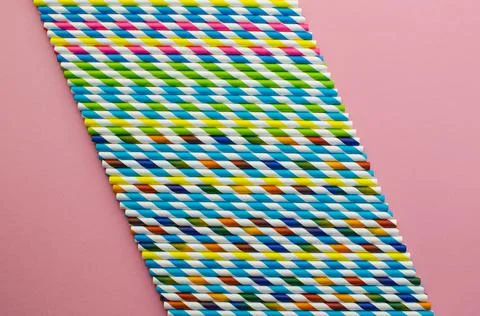Drinking Straw paper. Background of Striped drink straws in different colors. Foto stock