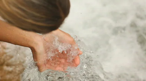 Drinking from stream closeup Vidéo 525466