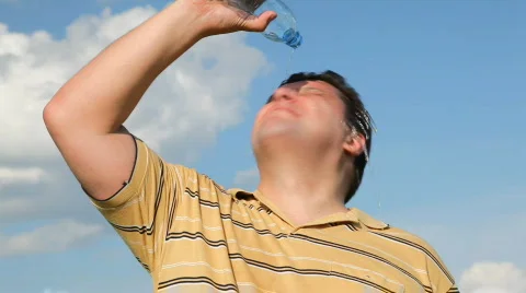 Drinking water 库存影片 733242