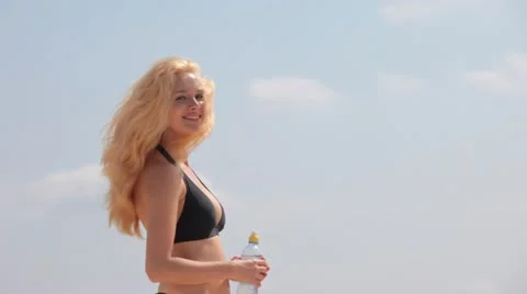 Drinking water Видео 11354147