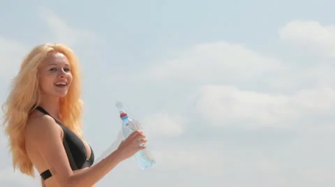 Drinking water 動画素材 11354148