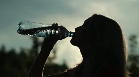 Drinking water 库存影片 11440283