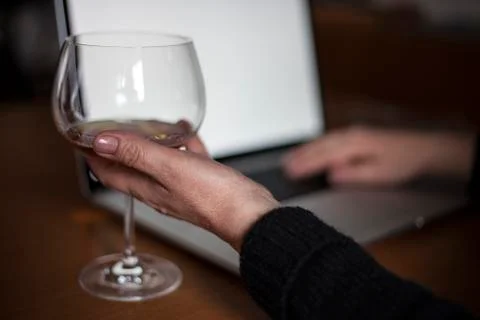 Drinking while working on laptop Stock-Fotos