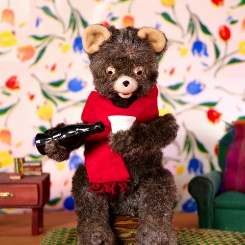 DrinkingBear Loop HDSquare Stockbeeldmateriaal 93843558