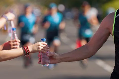 Drinks station at a running marathon Foto stock