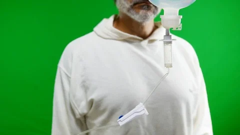 Drip-feed paramedic closeup 스톡 동영상 93498707