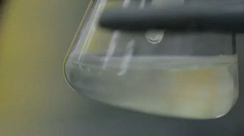 Dripping and bubbling beaker Video stock 37920746