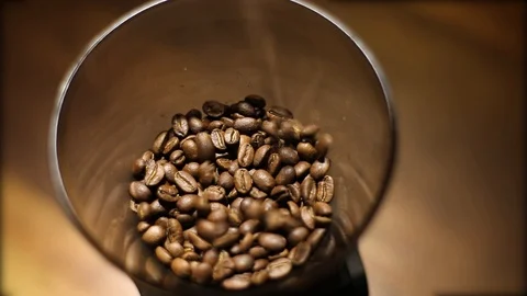 Dripping coffee beans into grander machine Video stock 95531734