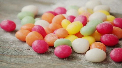 Dripping excess sugar of sweets Video stock 107810678