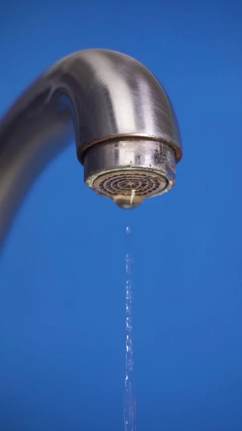 Dripping faucet on blue background. Water falling from tap 動画素材 308641253