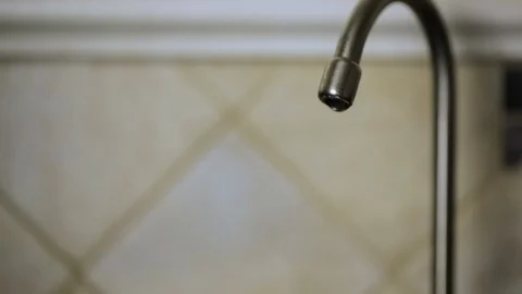 Dripping faucet 스톡 동영상 120042381