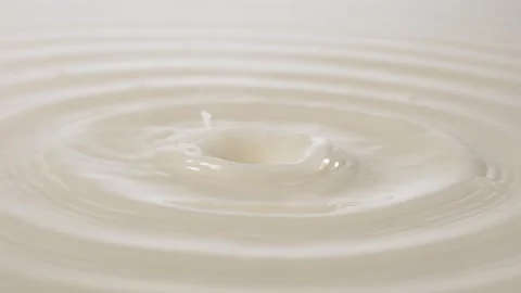 Dripping milk with flat ripples，slow motion Video stock 248406267