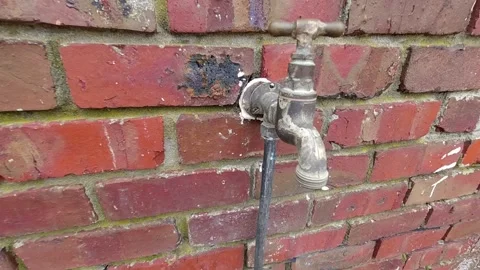 Dripping Tap Stockbeeldmateriaal 156508216