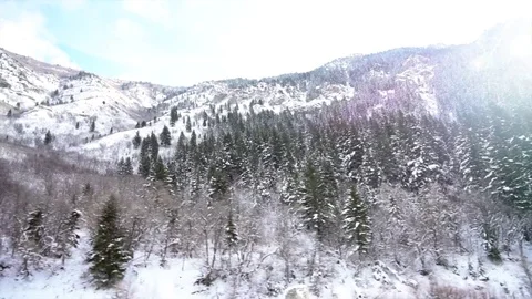 Drive by Mountain Stockbeeldmateriaal 77408122