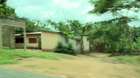 DRIVE BY PALM TREES MAKE SHIFT BUILDINGS AND HUTS Vídeos de archivo 57981818