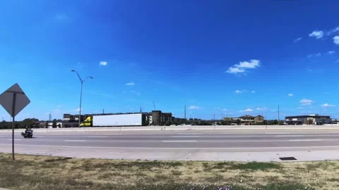 Drive plate, side view, high speed on freeway access road, enter freeway Vídeos de archivo 252242604