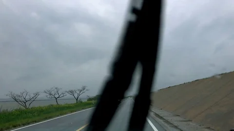 Drive Rainy day: Stockbeeldmateriaal 80150509