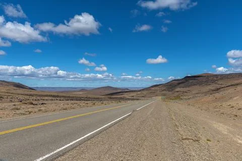 Drive on Route 40 through the empty landscape of Patagonia, Argentina Foto stock