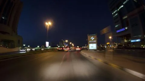 Drive on the streets of Ajman timelapse hyperlapse at night time with lights. Foto stock