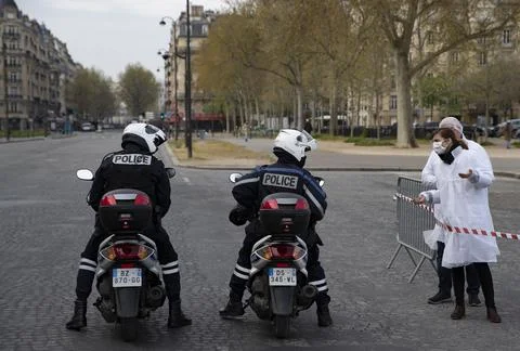 Drive through coronavirus testing in Paris, France - 07 Apr 2020 Foto stock