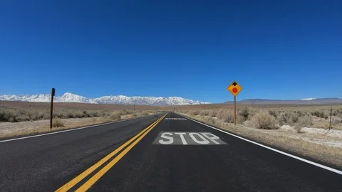 Drive through Inyo County and Yosemite in California Stockbeeldmateriaal 106315400