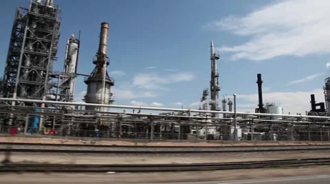 Drive through oil refinery Video stock 39671389
