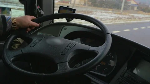 The driver of the bus leads. close-up wheel Vídeos de archivo 71506997