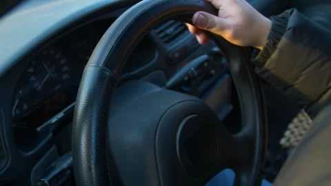 The driver drinks strong alcohol while driving. Drunk driving. Видео 320382387