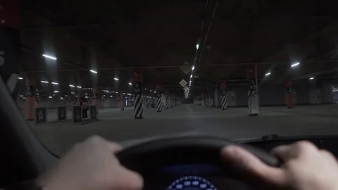 The driver drives a car through the night city, the beautiful streets 库存影片 81184724