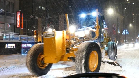 Driver filming snow removal operation from his window Stockbeeldmateriaal 125554455